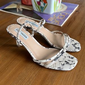 Size 7.5 Steve Madden kitten heel mules